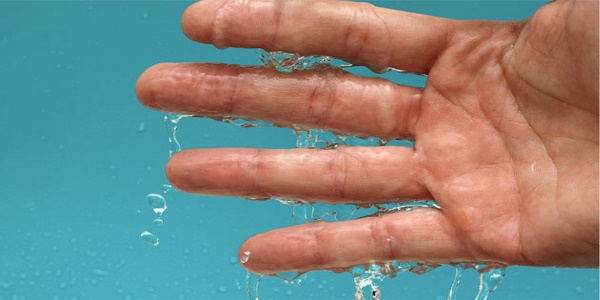چگونه عرق کردن دست را درمان کنیم؟