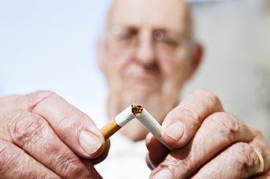 چگونه پرستار مانع سیگار کشیدن سالمند شود؟
