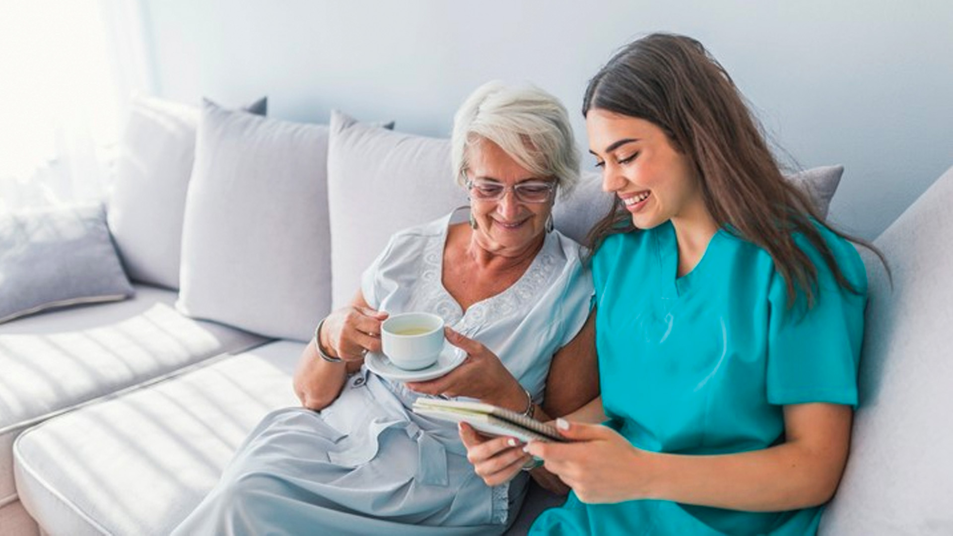 هزینه پرستار سالمند در منزل به صورت پاره وقت و تمام وقت چقدر است؟